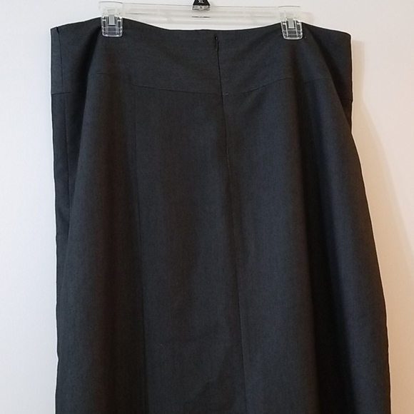 Fully lined gray full length skirt - Picture 3 of 4